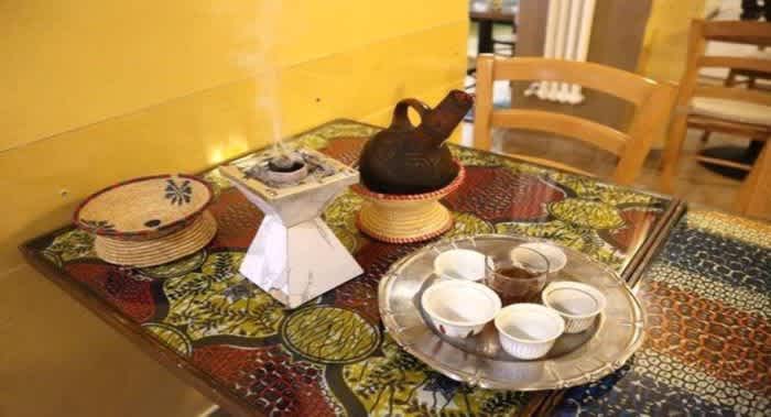 La cerimonia del caffè al Ristorante Injera – Fonte: Quandoo \[…\]

[Leggi tu](https://quisine.quandoo.it/guide/migliori-ristoranti-eritrei-milano-menu-prezzi/attachment/injera/)