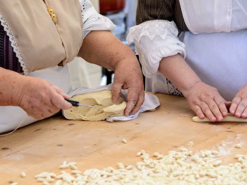 Gnocchi di pasta fatti a mano – Fonte: Shutterstock \[…\]

[Leggi tutto…](https://quisine.quandoo.it/guide/ristorante-sardo-milano/attachment/shutterstock_409130254/)