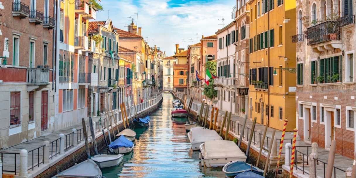 Ristoranti strani Venezia – Fonte: Shutterstock \[…\]

[Leggi tutto&#](https://quisine.quandoo.it/guide/ristoranti-strani-venezia-particolari/attachment/shutterstock_1283964424/)