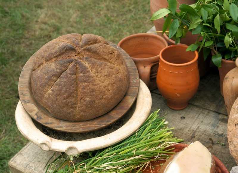 Il panis siligineus flores era un tipo di pane molto diffuso nella Pompei imperiale. Fonte: Peter Lorimer / Shutterstock. \[…\]