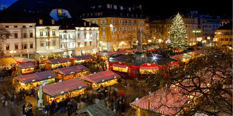 Mercatino di Natale di Bolzano – Fonte: Shutterstock \[…\]

[Leggi tutto̷](https://quisine.quandoo.it/guide/migliori-mercatini-natale-2019/attachment/shutterstock_121632514/)