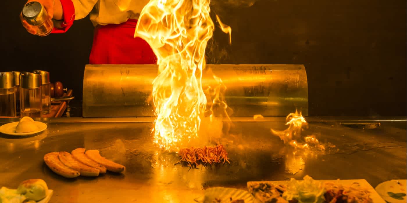 Dinner And a Show – The Ancient Art of Japanese Teppanyaki | Quisine ...