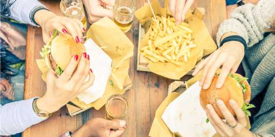 Burgers on a table. Source: Shutterstock \[…\]

[Read More…](https://quisine.quandoo.sg/guide/where-to-find-the-best-burgers-singapore/attachment/burgers_singapore_header/)