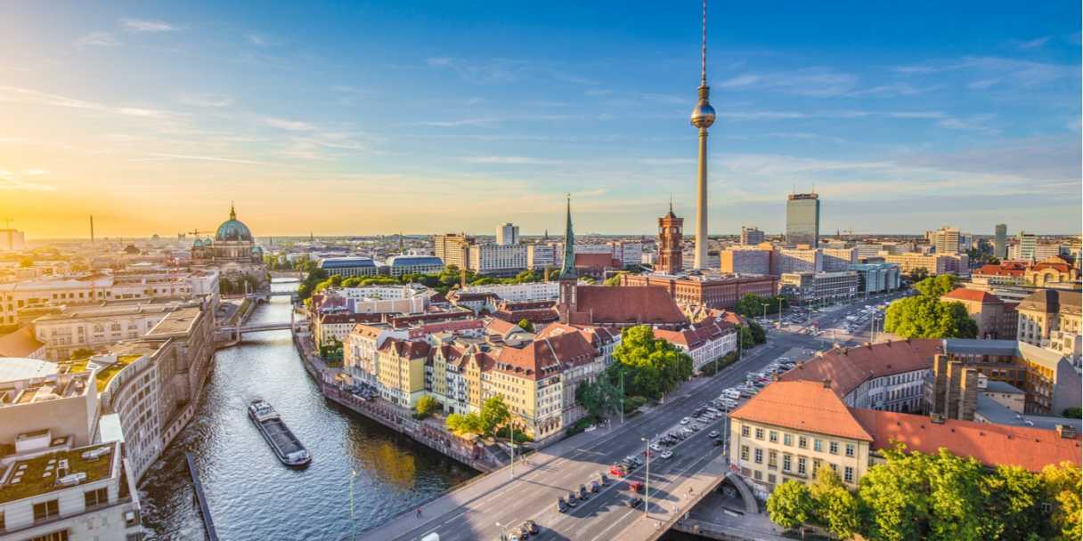 A city to discover burgers. Source: shutterstock \[…\]

[Read More…](https://quisine.quandoo.co.uk/guide/best-burgers-schoneberg-berlin/attachment/shutterstock_309376361/)