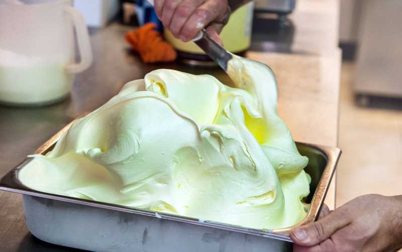 \[…\]

[Read More…](https://quisine.quandoo.co.uk/guide/all-about-gelato/attachment/making-italian-gelato/)