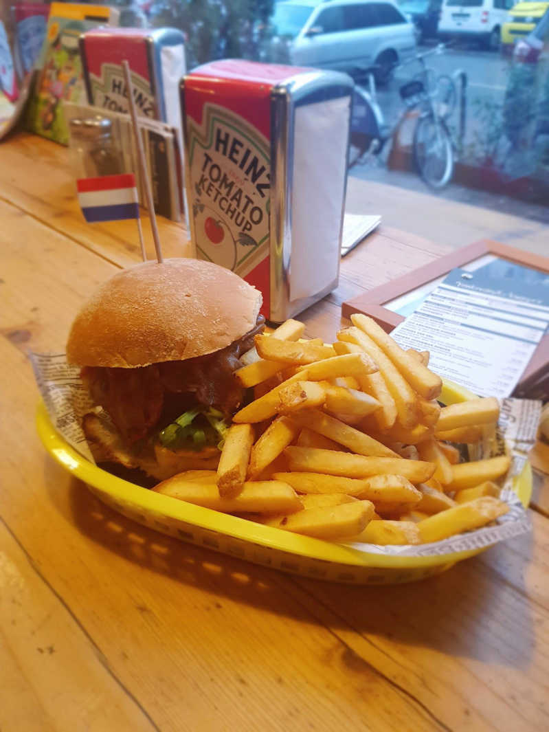 Old Amsterdam Burger at Rembrandt-Burger, Berlin \[…\]

[Read More…](https://quisine.quandoo.co.uk/guide/best-burgers-friedrichshain/attachment/rembrandt-burger-2/)