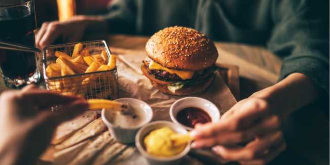 \[…\]

[Read More…](https://quisine.quandoo.co.uk/guide/best-burgers-friedrichshain/attachment/shutterstock_1058905814/)