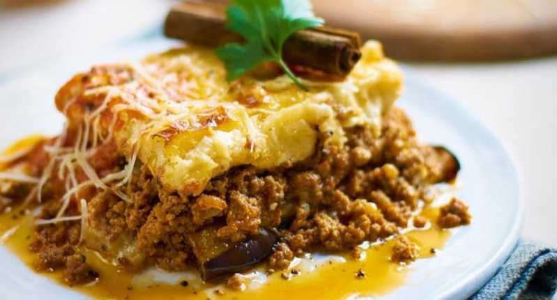 Get a load of the moussaka at Kalamaras \[…\]

[Read More…](https://quisine.quandoo.co.uk/guide/londons-best-greek-restaurants/attachment/greek-restaurants-london-kalamaras/)