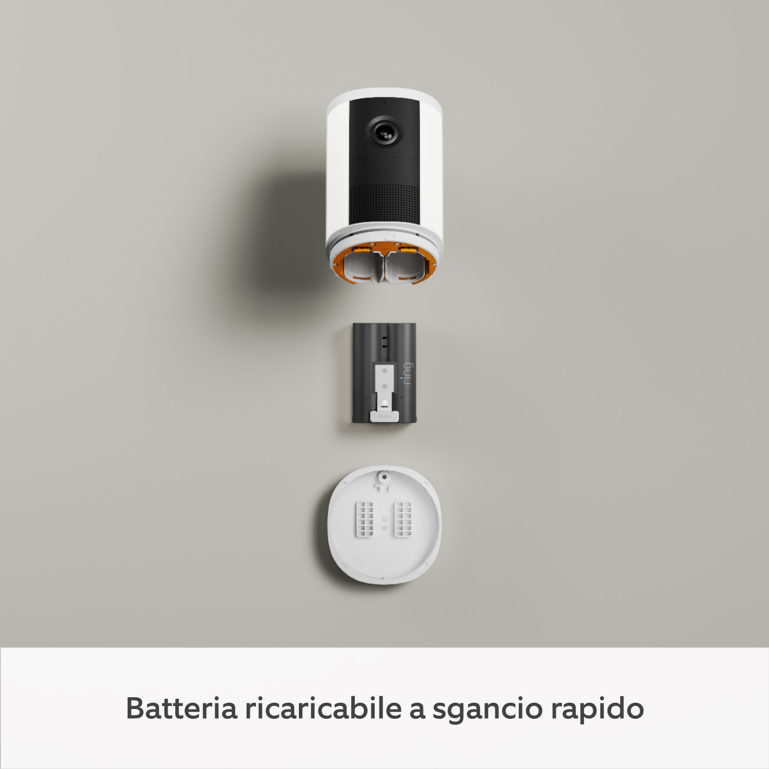 Confezione da 2 Videocamera con faretti a batteria (ultimo modello) (for Spotlight Cam) - Spotlight Cam (2ª gen.) su una superficie piana, con il componente della batteria aperto e la batteria a sgancio rapido rimossa.