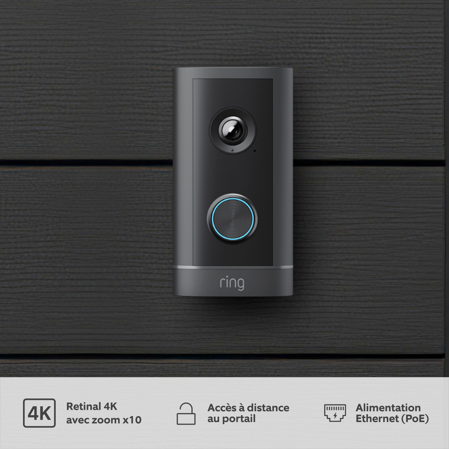 Sonnette vidéo Elite filaire (nouvelle génération) (for Wired Video Doorbell Elite (2e gén.)) - Wired Video Doorbell Elite (2e gén.) installée sur une maison avec des panneaux noirs