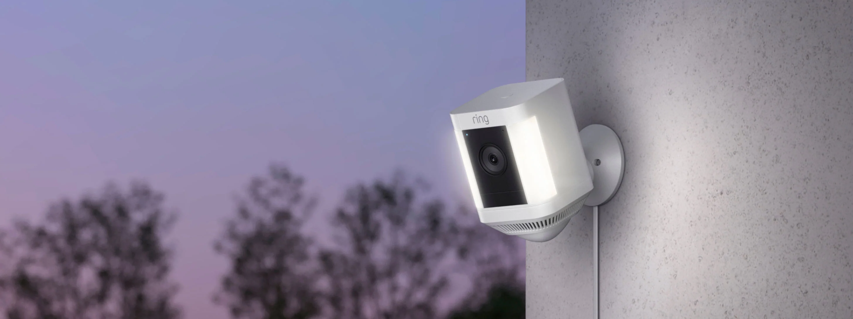 Demo Spotlight Cam Plus muestra alertas de movimiento, iluminación, vista en vivo y comunicación bidireccional.