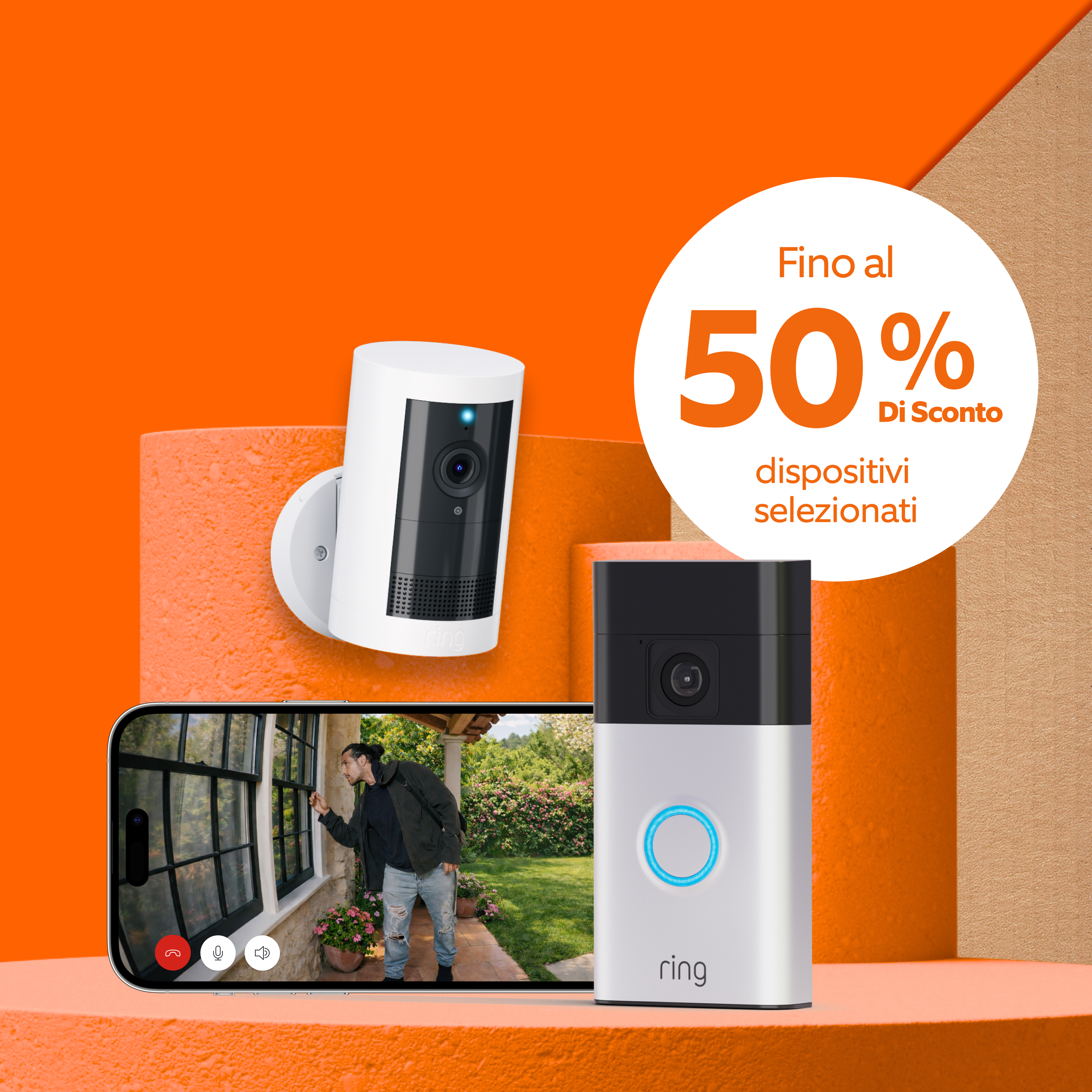 Sfondo arancione con Ring Video Doorbell e telecamere Ring per interni ed esterni. Testo indica fino al 50% di sconto su dispositivi selezionati.