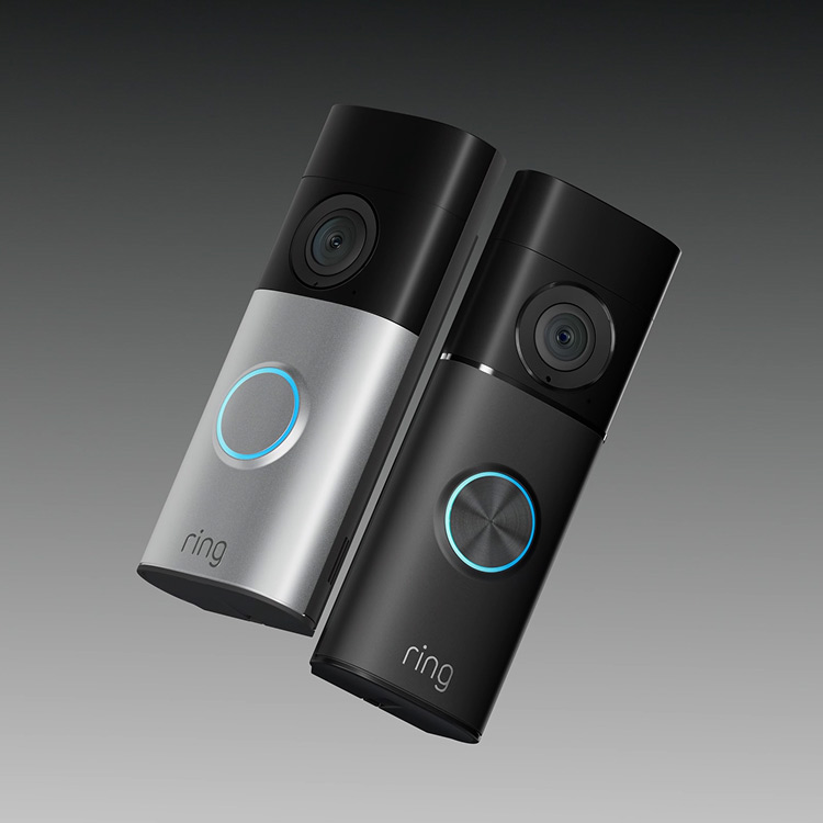 Wired Video Doorbell Plus en Wired Video Doorbell Pro (3rd Gen) zweven stijlvol rug aan rug diagonaal tegen een grijze achtergrond.