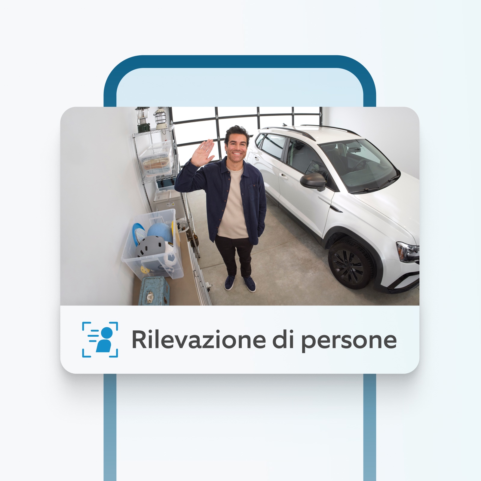 Telecamera Ring Indoor rileva un uomo che saluta nel garage vicino all'auto, con avviso Persona Rilevata.