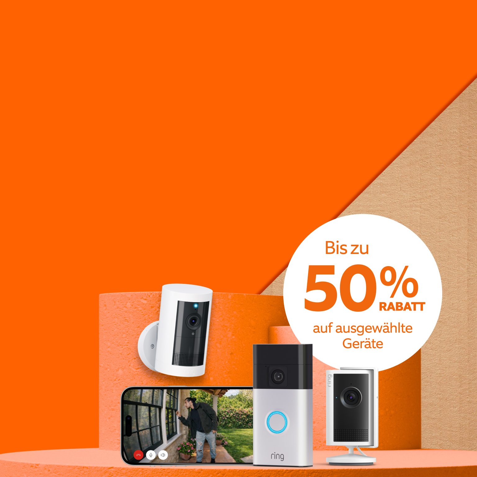 Oranger Hintergrund mit Ring Video Doorbell und Ring Innen- und Außenkameras. Text zeigt bis zu 50% Rabatt auf ausgewählte Geräte.