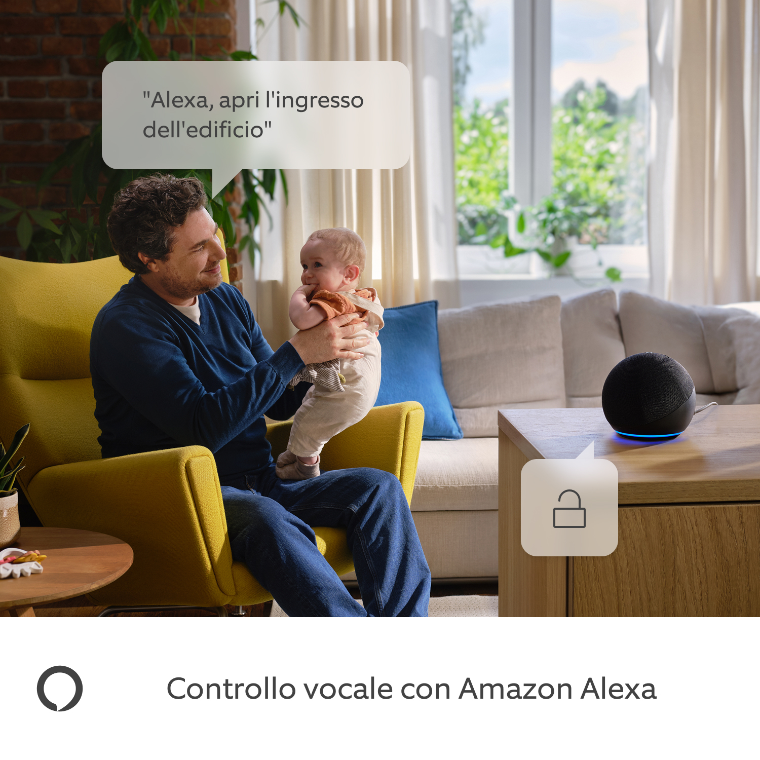 Ring Intercom Audio + Indoor Camera 2ª gen.  - Un papà che tiene il suo bambino e parla con Alexa.