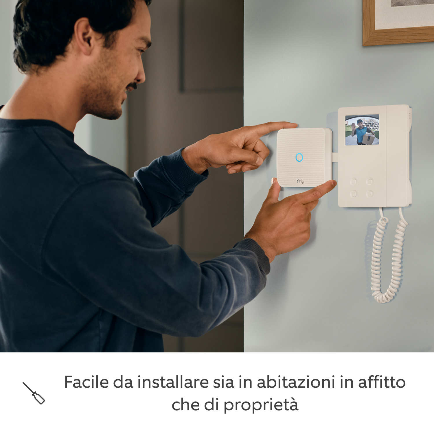 Ring Intercom Video - Un ragazzo installa Ring Intercom Video.