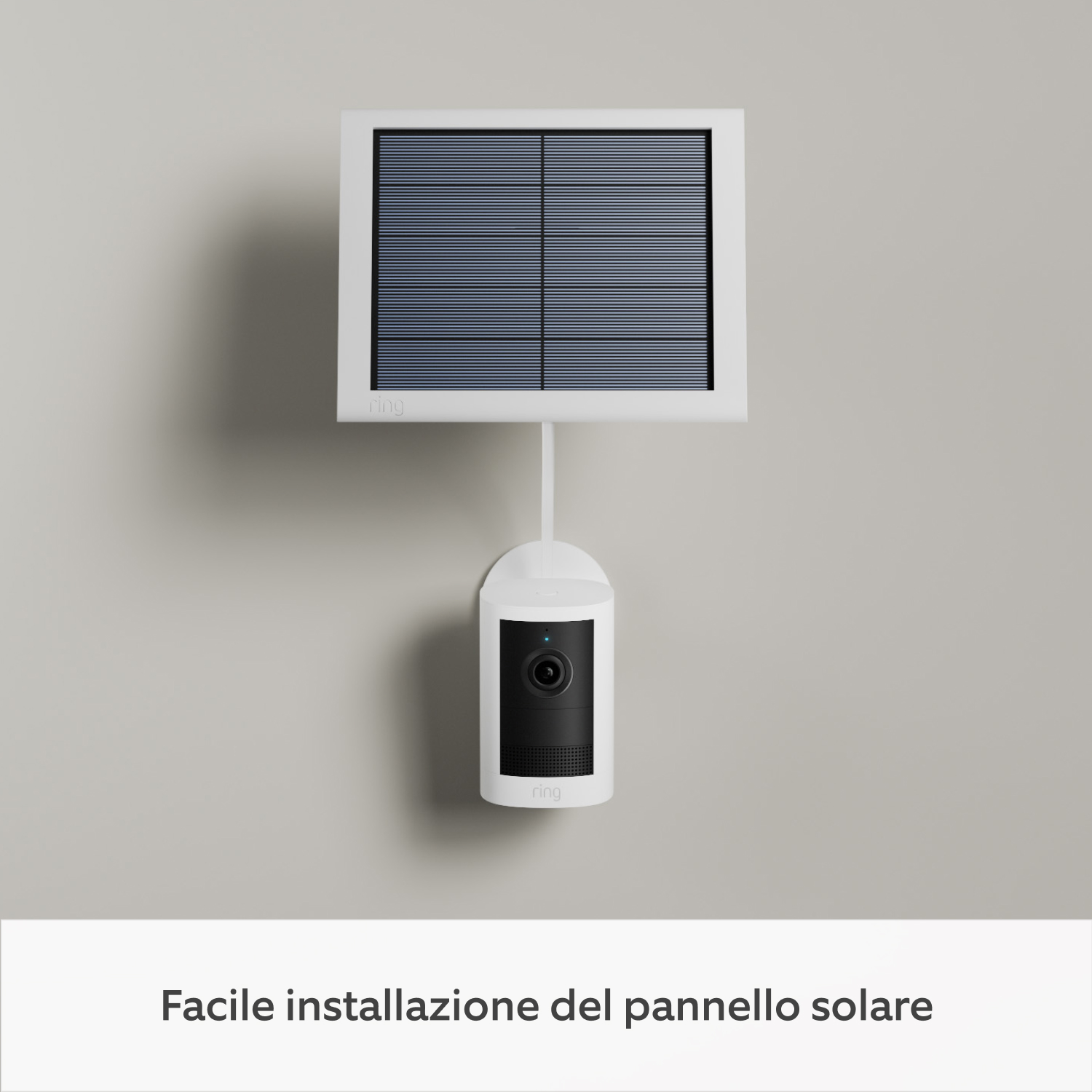 Outdoor Camera 2K Solar - Ring Outdoor Camera (2nd Gen) con pannello solare su sfondo grigio. Testo: 'Easy solar installation'