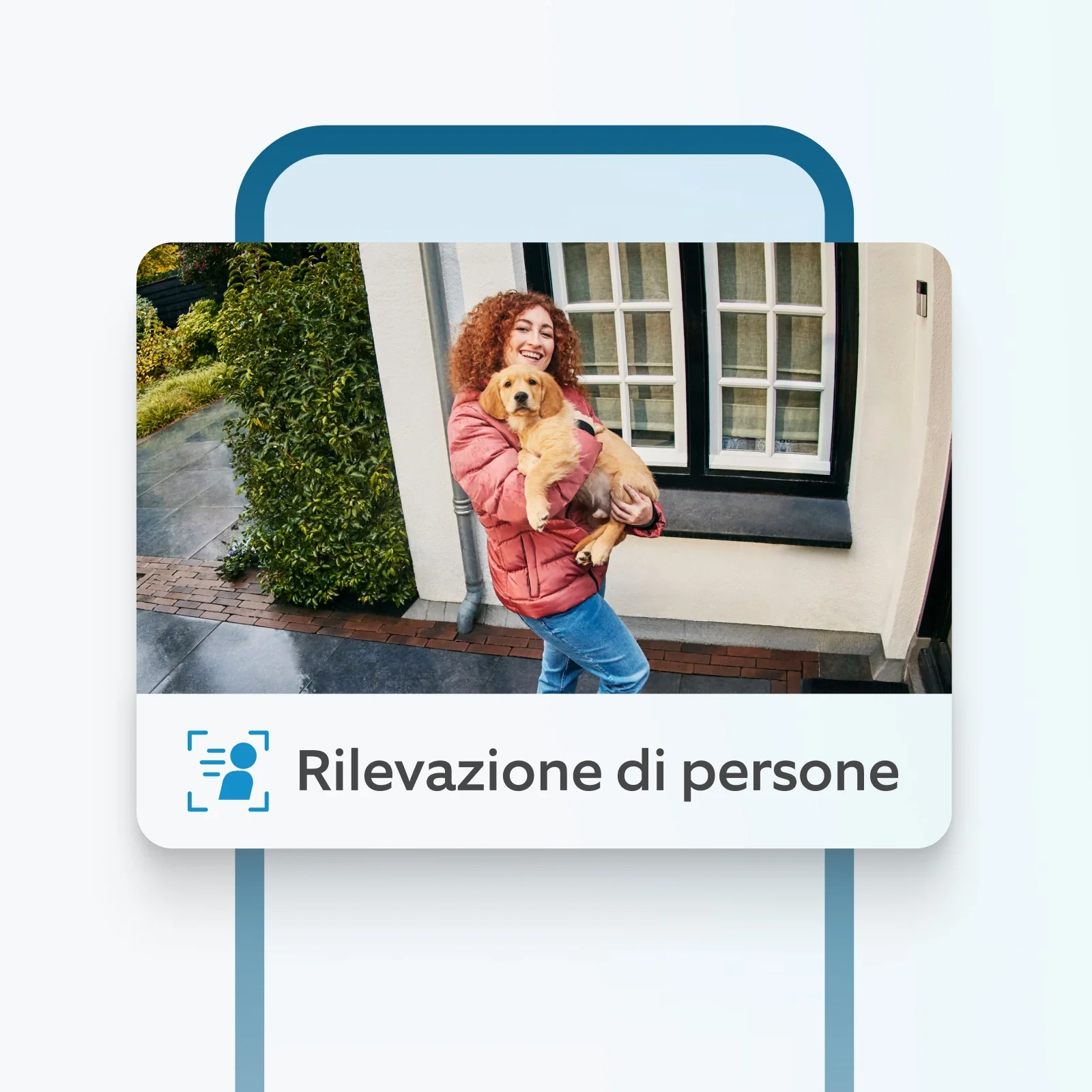 Telecamera Ring rileva una donna con giacca rossa che tiene un cucciolo sul portico, con avviso Persona Rilevata.
