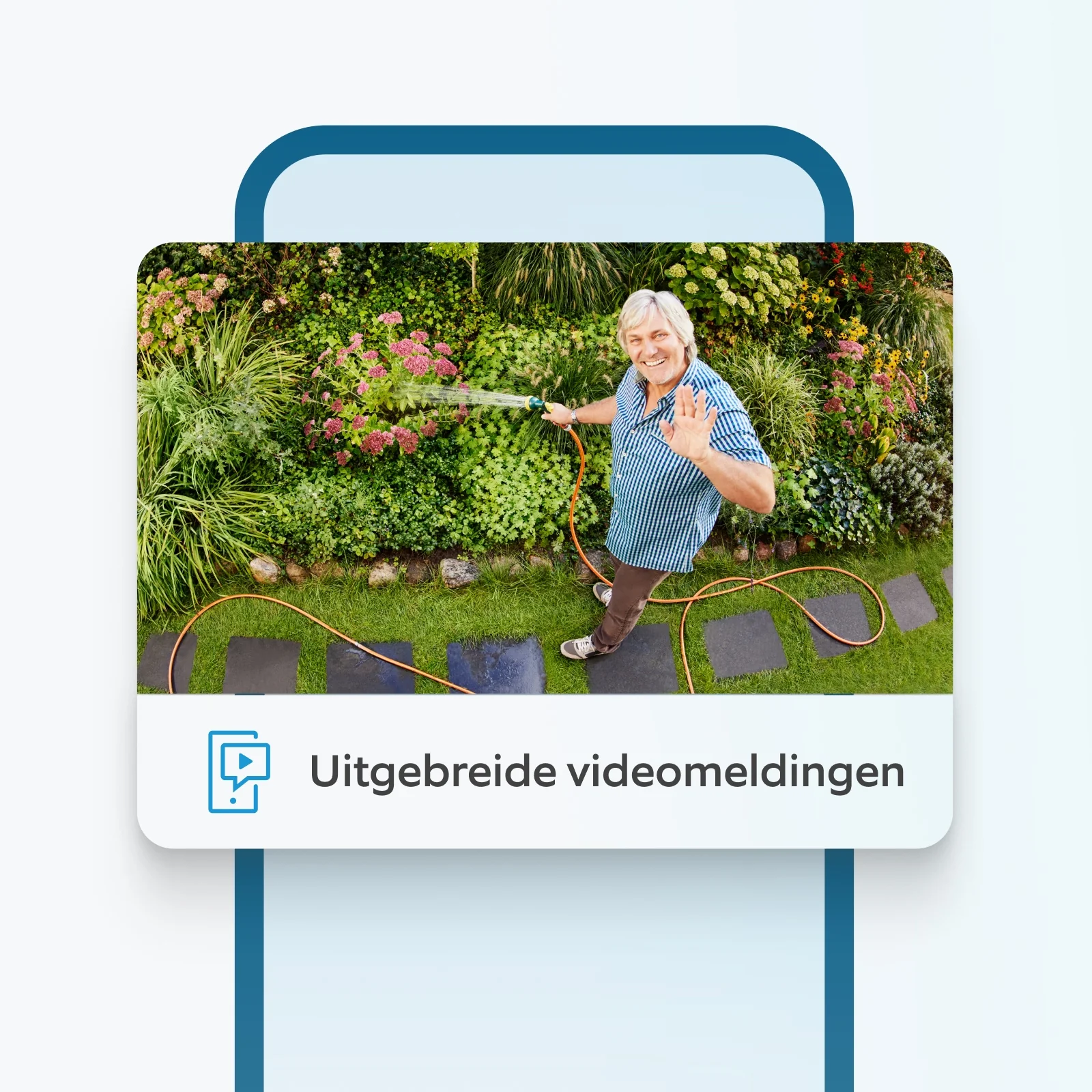 Man die tuin water geeft zwaait naar camera, getoond in Ring video-waarschuwing als bewegingsmelding
