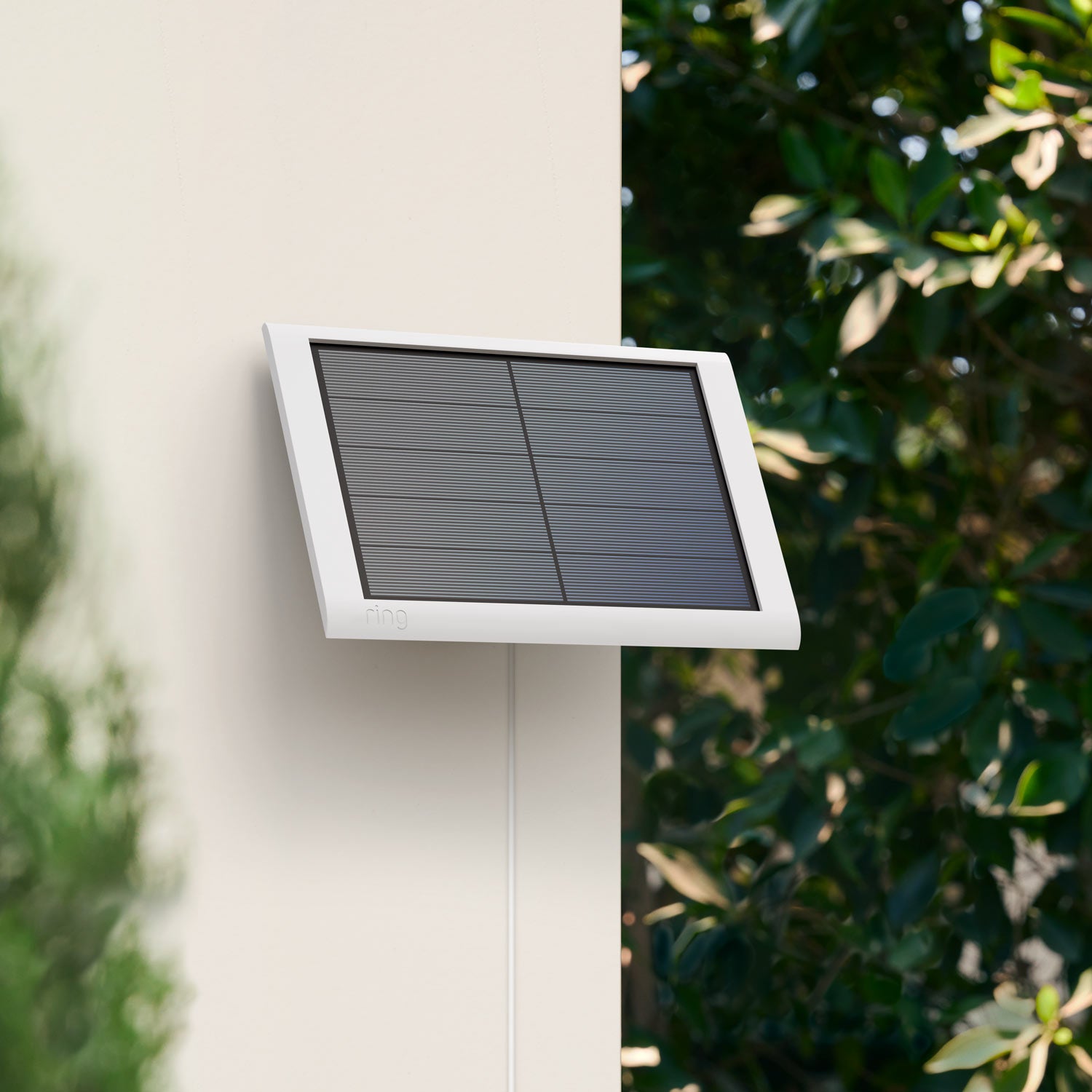 Solar Panel USB-C (Stick Up Cam, Outdoor Camera Plus, Stick Up Cam Pro, Spotlight Cam Plus, Spotlight Cam Pro, Alarm Outdoor Siren) - White