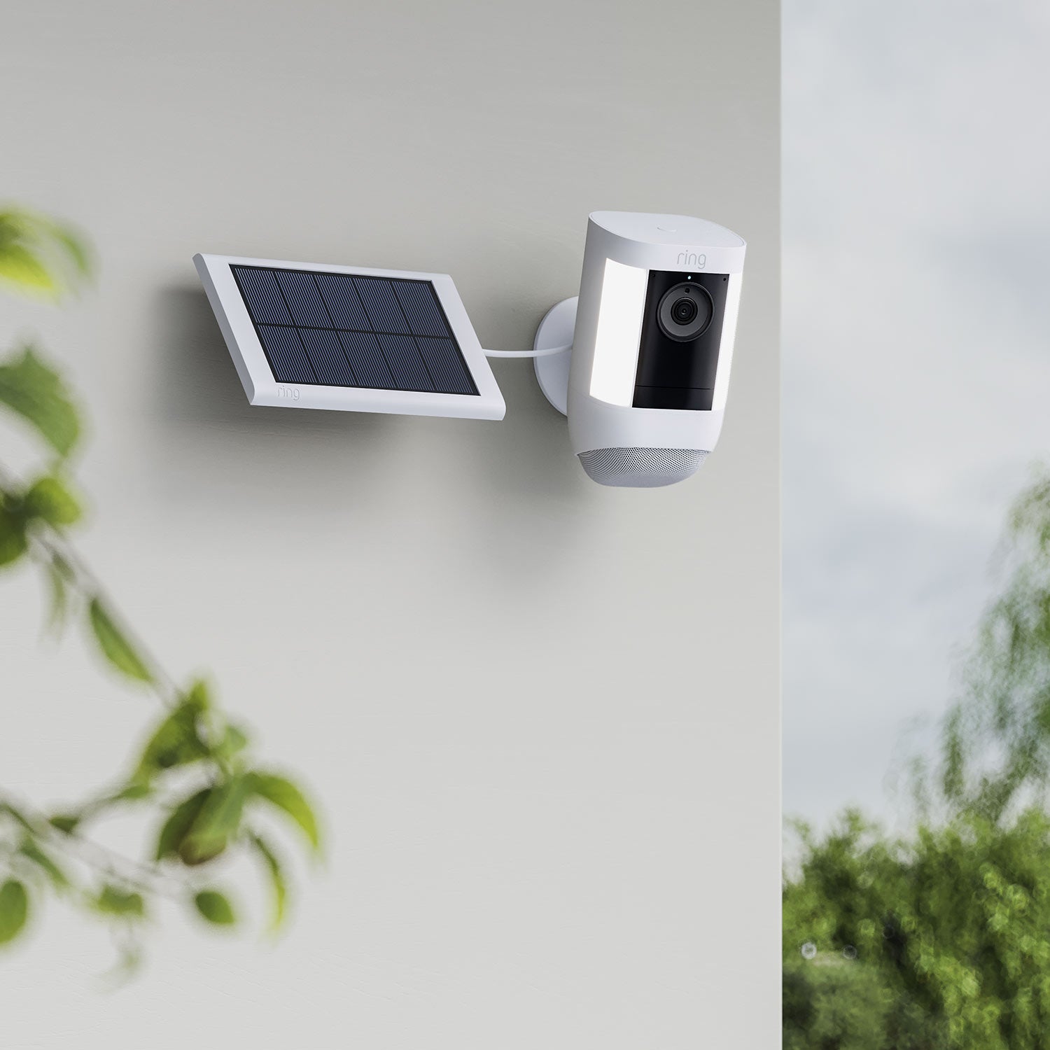 Small Solar Panel USB-C (Stick Up Cam, Stick Up Cam Pro, Spotlight Cam Plus, Spotlight Cam Pro, Outdoor Camera Plus) - White