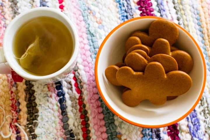 “small batch” gingerbread cookies 12 |www.sparklestories.com| martin & sylvia's audio advent calendar