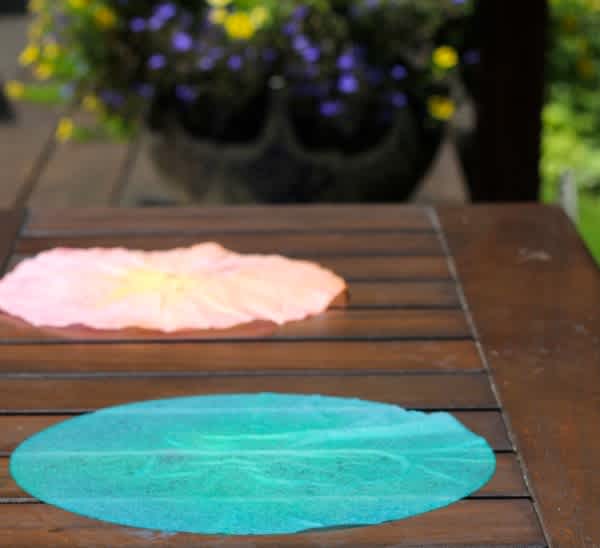 Dip-Dyed-Coffee-Filters-Drying-in-the-Sun-600x548