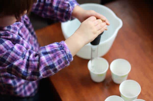 filling-cups-with-water-for-an-ice-bunting-600x399