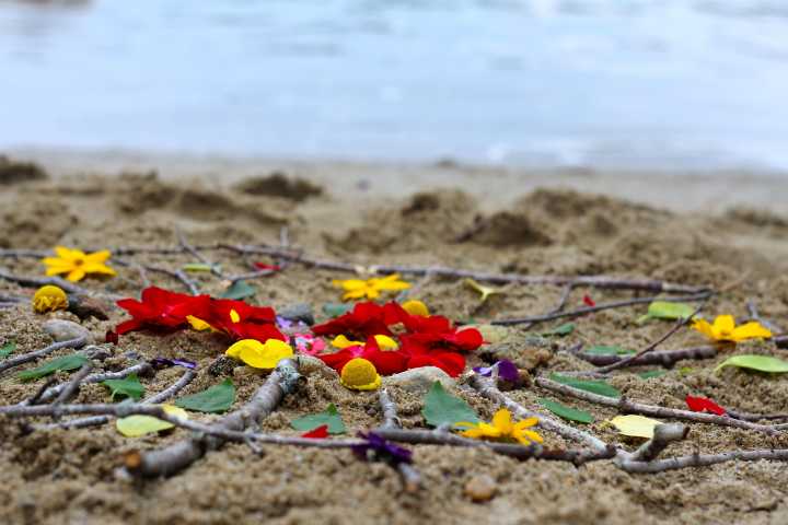 How-to-Build-a-Beach-Nature-Mandala