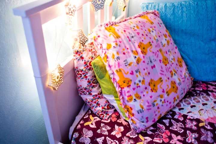 Sparkle Craft — No-Sew Cozy Corner Cushion