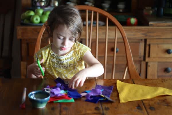 Make-your-own-felt-sports-pennant-flag-600x400