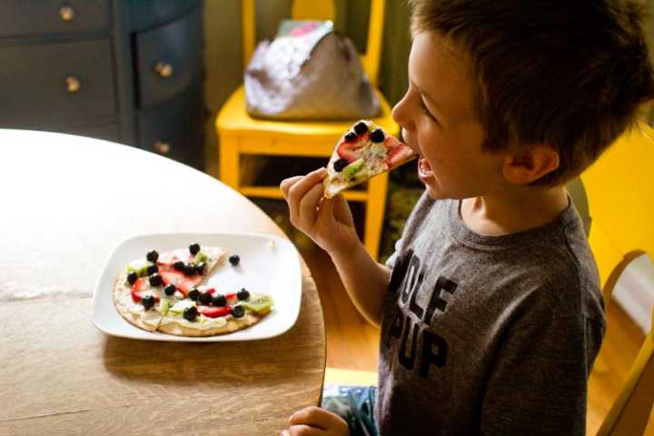 breakfast fruit pizza 3 | www.sparklestories.com| at home with martin & sylvia