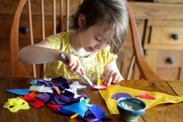 DIY-kids-craft-sports-pennant-flag-600x400
