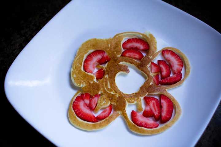 Sparkle Kitchen: Flower Petal Pancakes