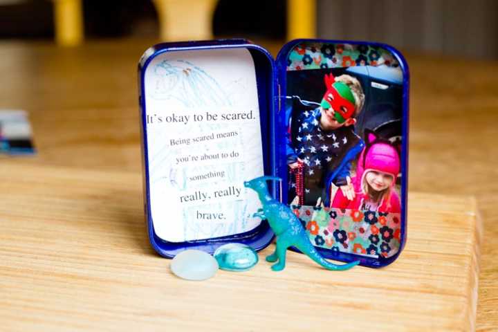 Sparkle Craft: “Bravery-in-a-Box” Travel Photo Frame