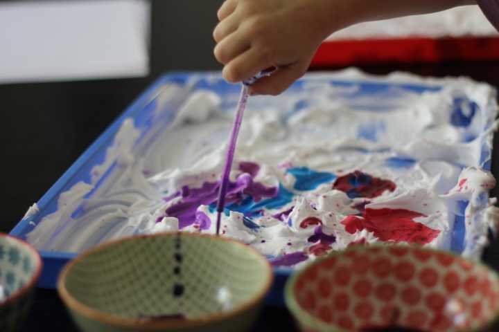 using-a-pipette-and-watercolors-to-make-Magical-Marbled-Paper