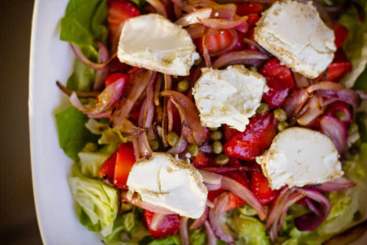 Sparkle Kitchen: Strawberry and Goat Cheese Salad