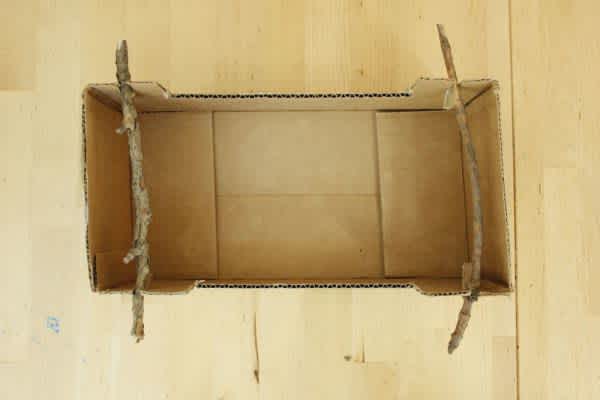 Adding-Stics-to-the-Cardboard-Box-Loom-600x400