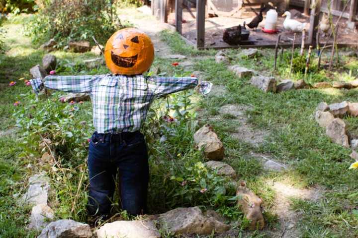 Sparkle Craft: Recycled Paper Mache Scarecrow