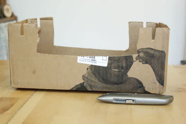 Making-a-Cardboard-Box-Loom-600x400