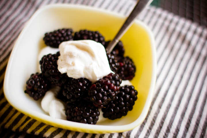 Sparkle Kitchen: Blackberries with Cream