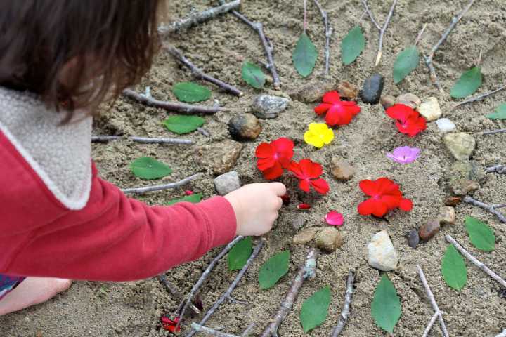 Adding-a-personal-touch-to-our-beach-mandala
