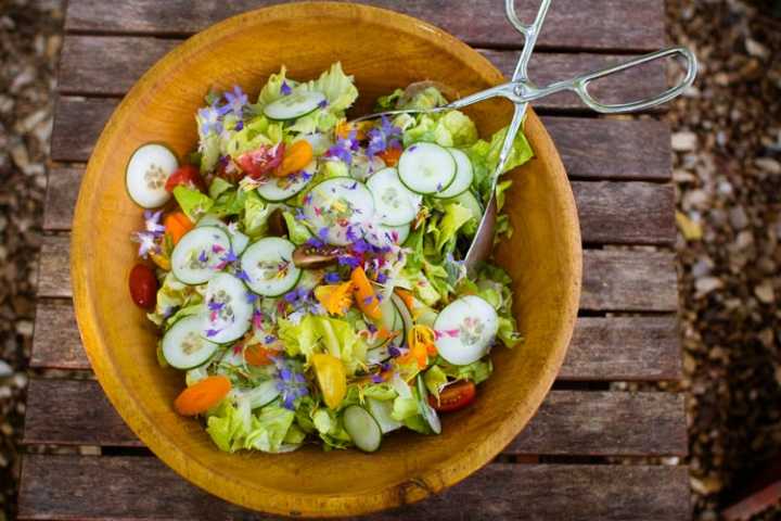 Sparkle Kitchen: Flower-y Summer Salad