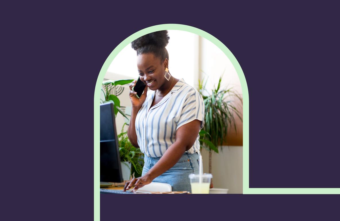 Agent on phone with journey line