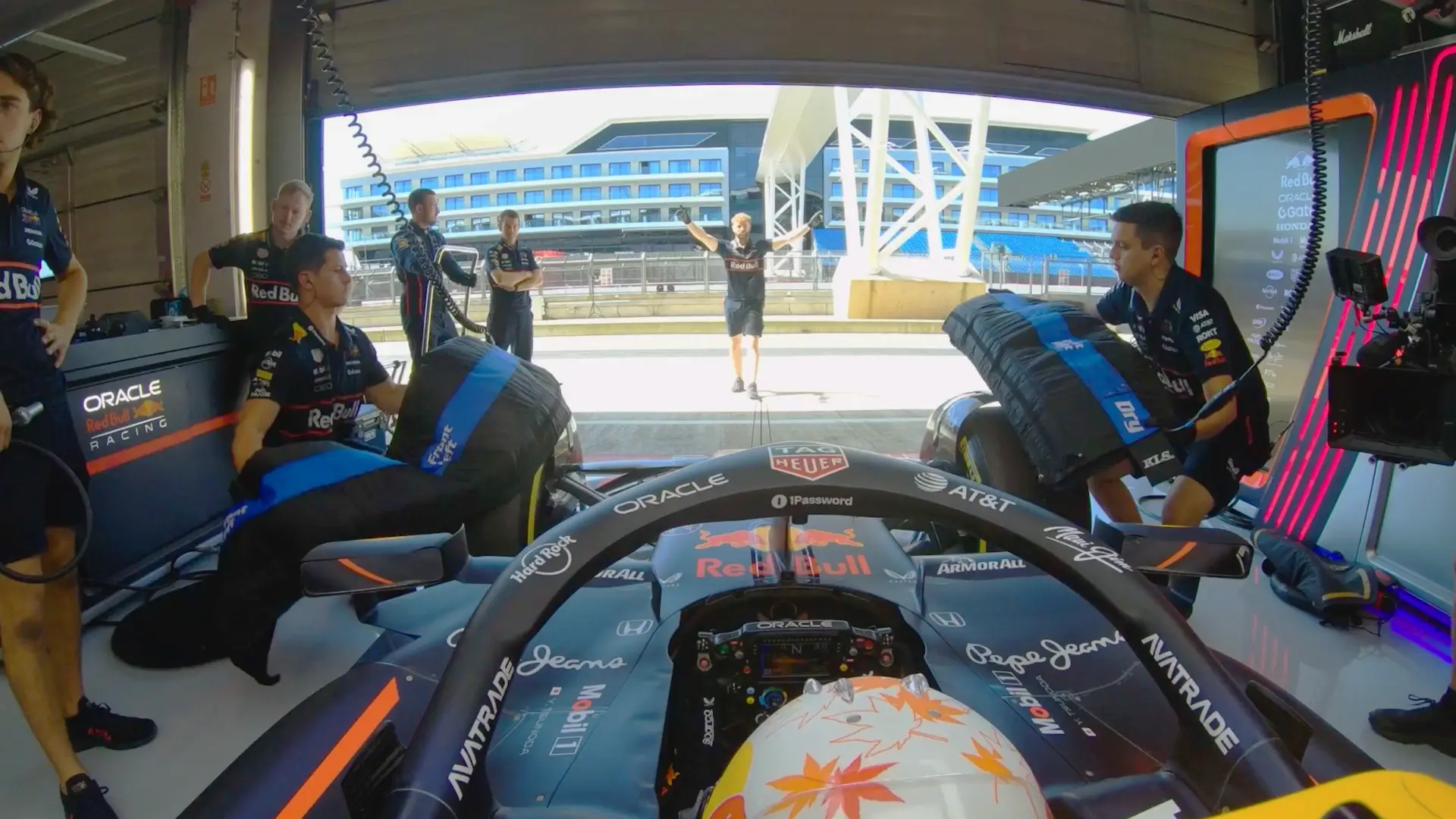 Oracle Red Bull Racing launches into warm ups