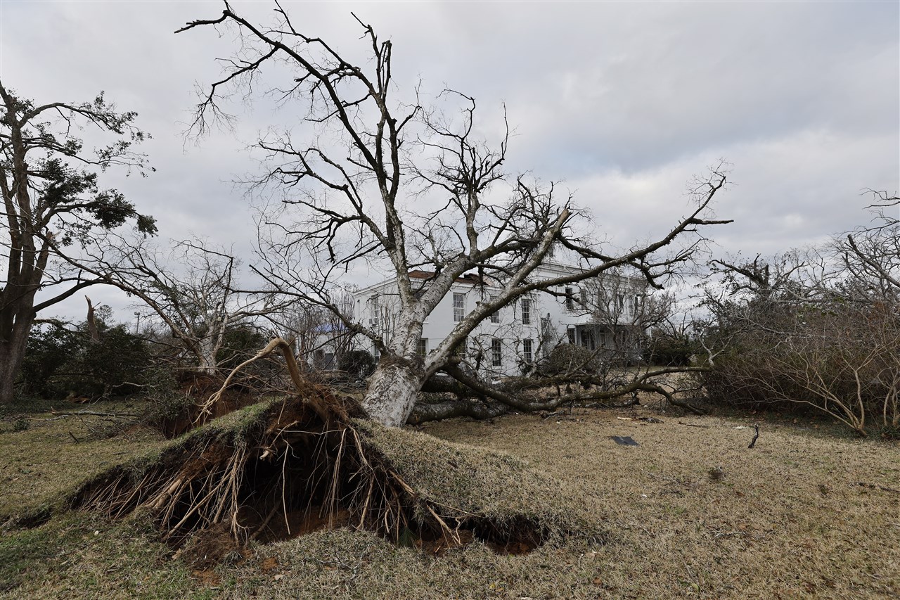 Severe weather causes tornadoes in southern US states