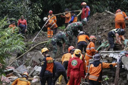 Doden bij aardverschuiving in Indonesië door hevige regen