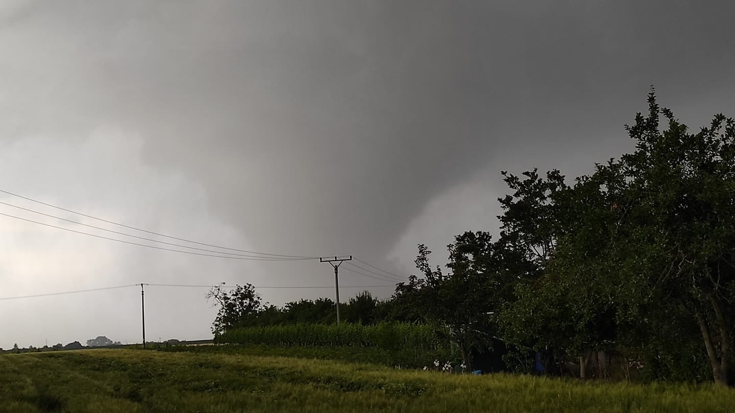 Enorme ravage door zware tornado in Tsjechië