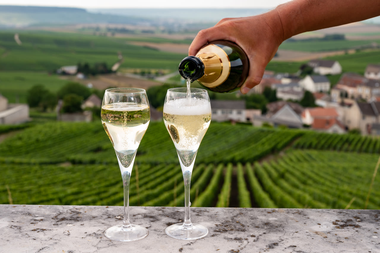 Champagne is een resultaat van het kouder wordende weer in delen van Europa. Foto: Adobe Stock / barmalini.